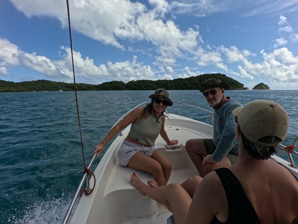 Passagers souriants lors d'une croisière privée