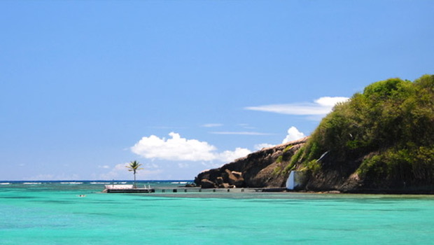 Îlet et lagon turquoise de la baie du Robert